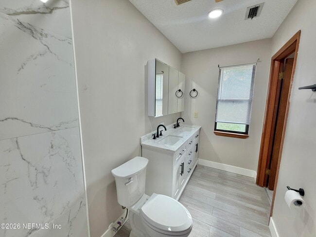 Building Photo - 3990 Clearwater Ln