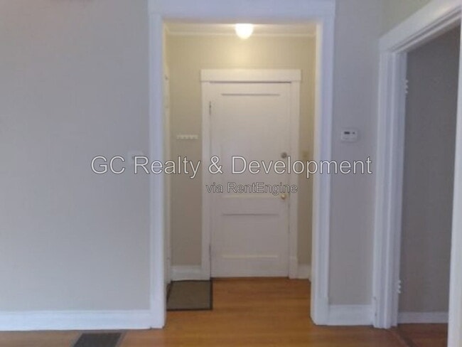 Building Photo - 1306 W Cornelia Ave