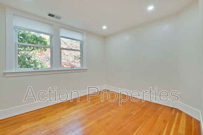 Building Photo - 315 Melville Ave