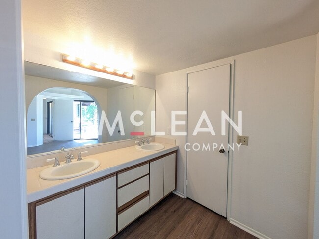 Building Photo - Charming 3-Bedroom Home for Lease in Cathe...