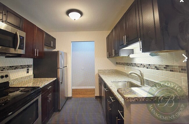 Building Photo - 5534 N Winthrop Ave