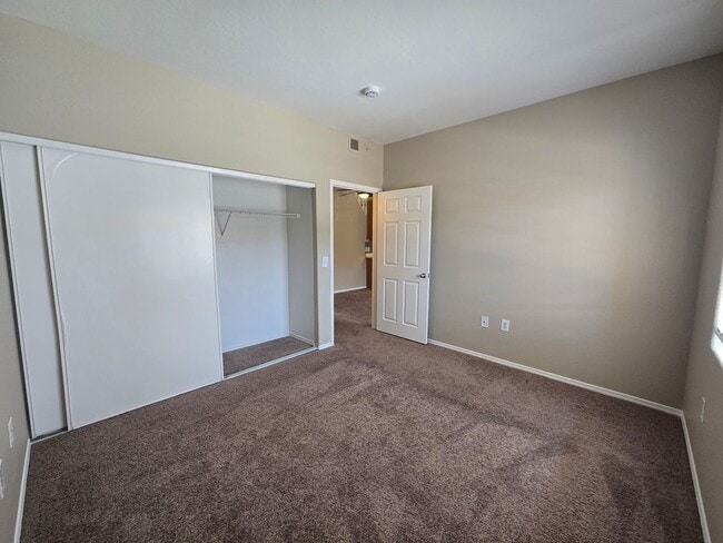 Building Photo - A Fabulous 2 Bedroom Downstairs Condo Cent...