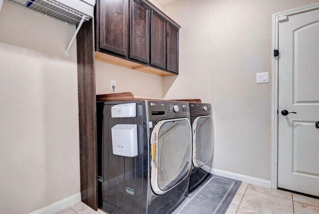 Building Photo - 22127 Roxanne Field Ln