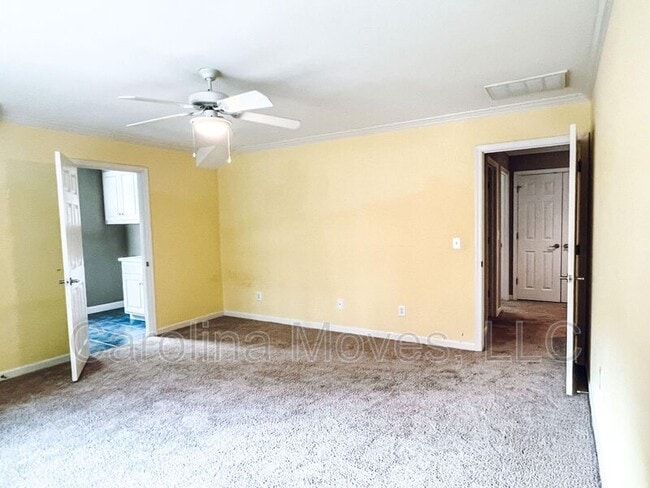 Building Photo - 702 Carriage Hill Rd