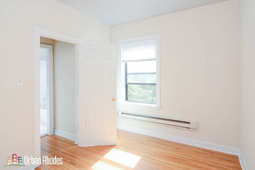 Building Photo - 3723 N Pine Grove Ave