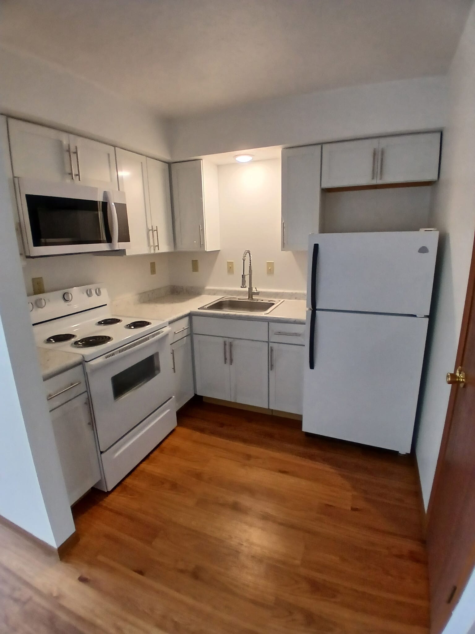 Building Photo - 1323 Spring Village Dr