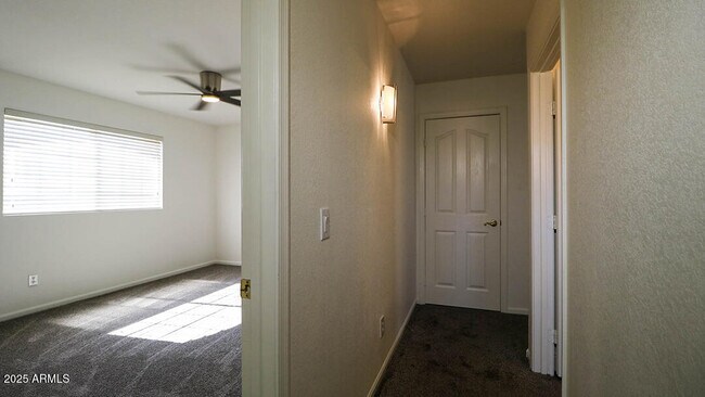 Building Photo - 7861 W Kerry Ln