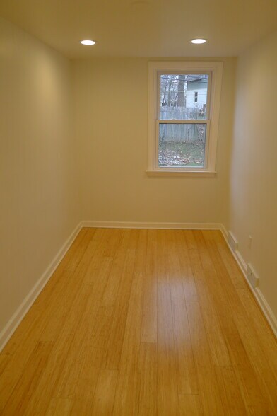 Building Photo - 278 Valley View Road