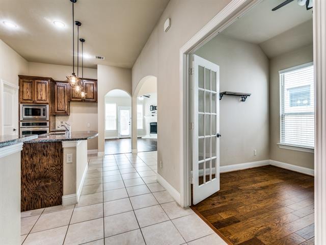 Building Photo - 820 Callcott St