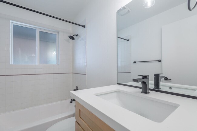 Building Photo - Crowne Pointe Apartment Homes