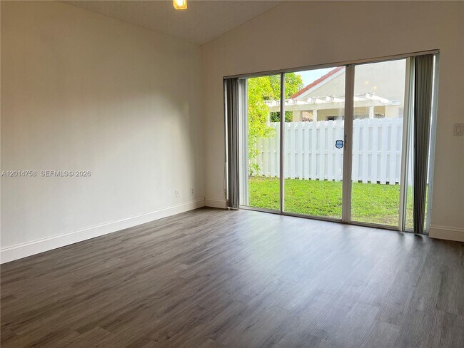 Building Photo - 465 Somerset Way