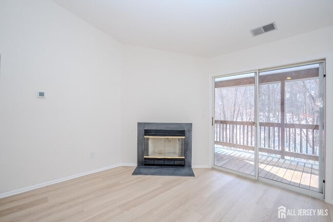 Building Photo - 32 Tanglewood Ct