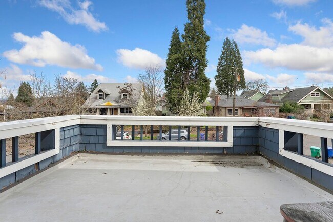 Building Photo - Stunning Craftsmen Beauty 3/1.5  bath 2000 sf! -ALBERTA/CONCORDIA