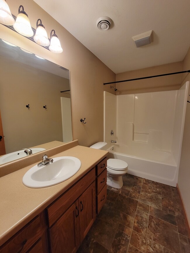 Building Photo - 720 Brooklawn Dr