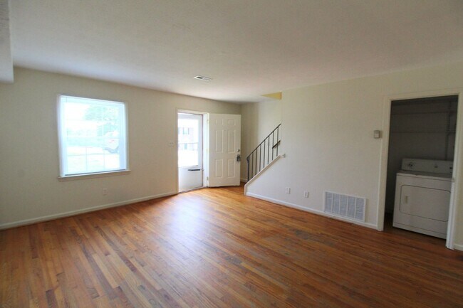 Building Photo - 1331 Devon Ln