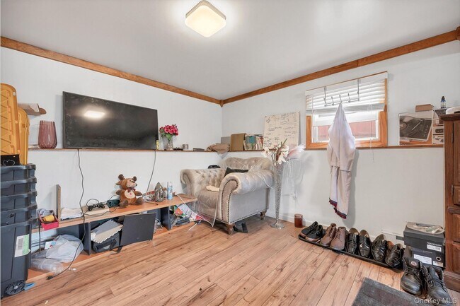 Building Photo - 10 Hanover Dr