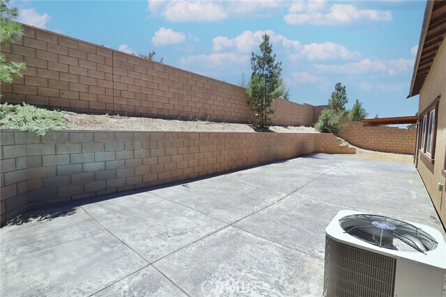 Building Photo - 11745 Sierra Rd