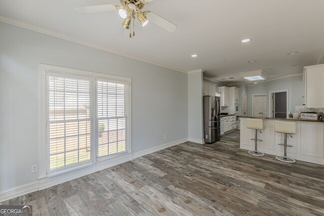 Building Photo - 203 Prestwick Way N