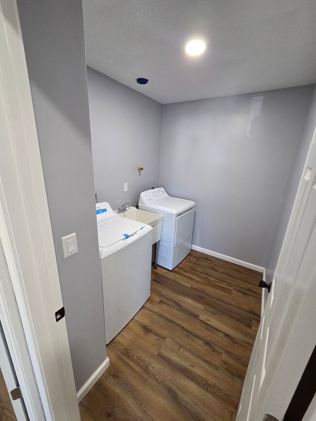 Building Photo - 4741 Welcome Ave N