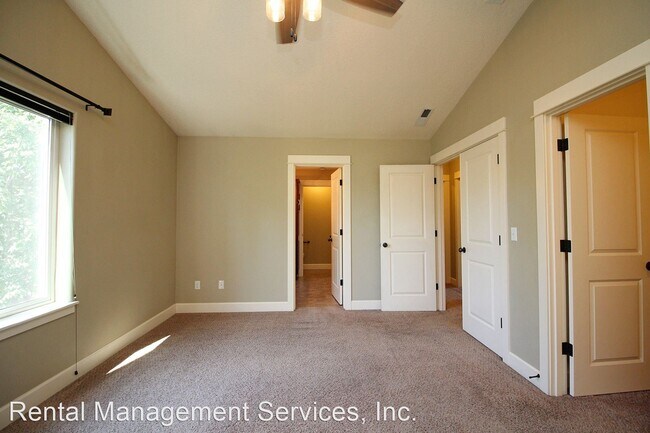 Building Photo - 3 br, 2.5 bath House - 866 N Farragut St