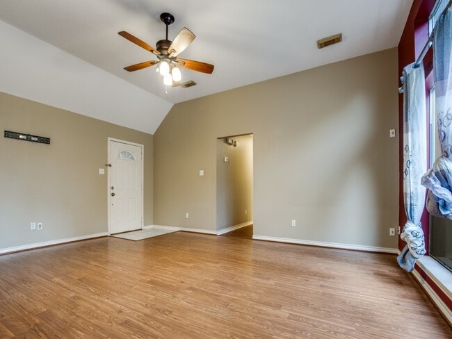 Building Photo - 3426 Mission Valley Dr