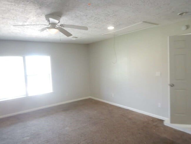 Building Photo - 5854 Heron Dr