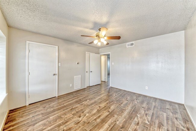Building Photo - 3131 Southwest Fwy