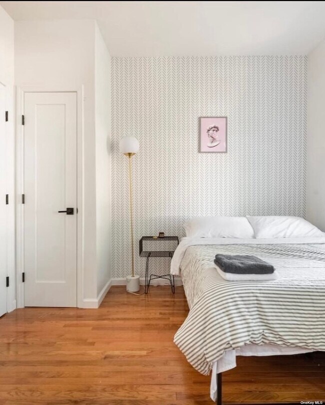 Building Photo - 24 Hinsdale St