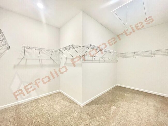 Building Photo - Lovely 2 Story 4 Bedroom, 3 Bath Single-Fa...