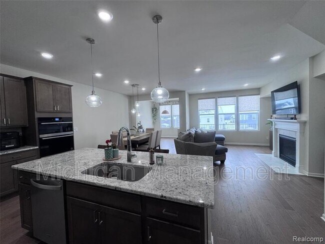 Building Photo - 1434 Superior Dr