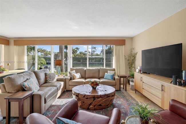 Building Photo - 180 Isle of Venice Dr