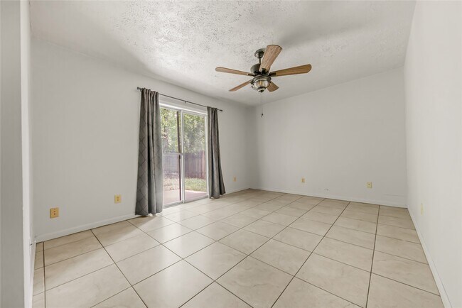 Building Photo - 1412 Gramma Ct