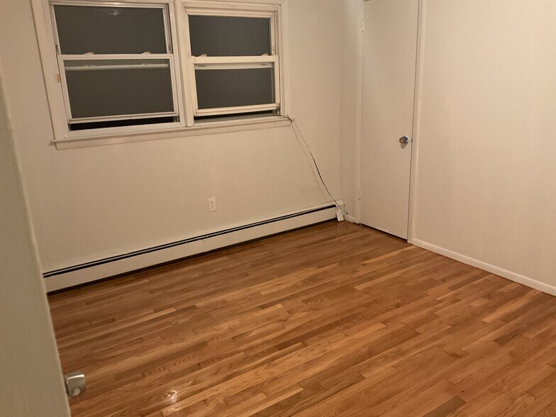 Building Photo - 22 Boyle Plz