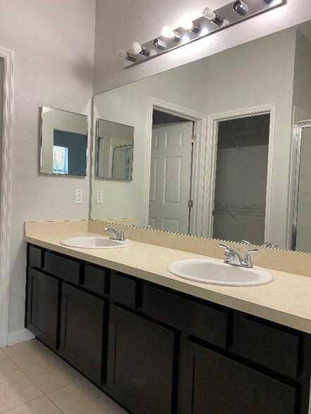 Building Photo - 9635 Tivoli Villa Dr