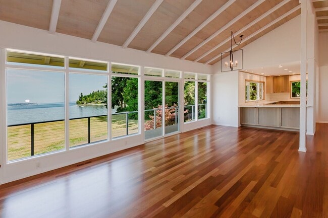 Building Photo - Low Bank Waterfront New Remodel on Huge Lot
