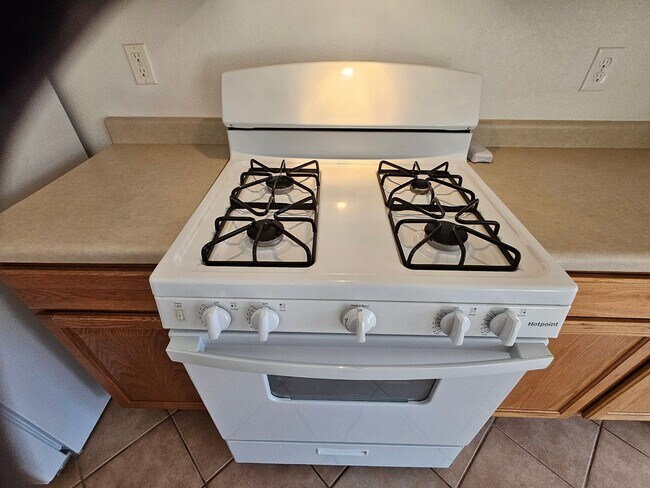 Building Photo - Clean THREE Bedroom Home For Rent