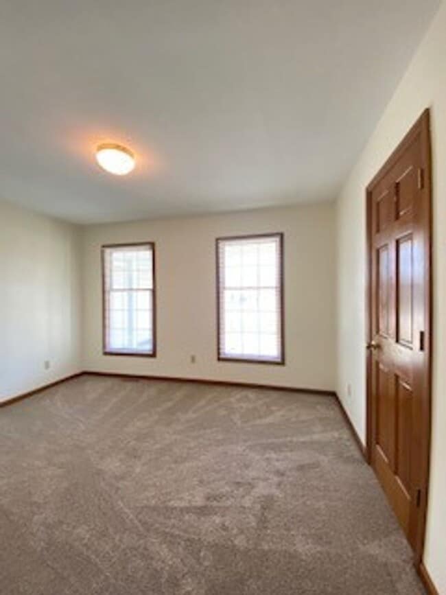 Building Photo - 3 Bedroom/2 Bathroom Home in the Gardens!