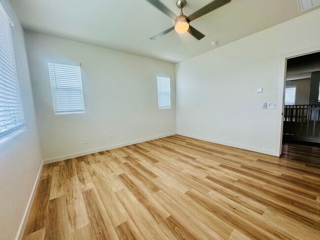 Building Photo - 6537 N 15th Dr