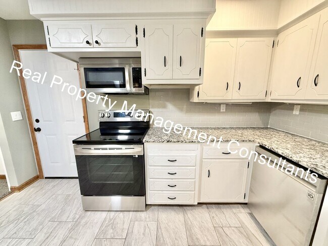 Building Photo - $1000 Rent credit on 4 bed & 2.5 bath Home