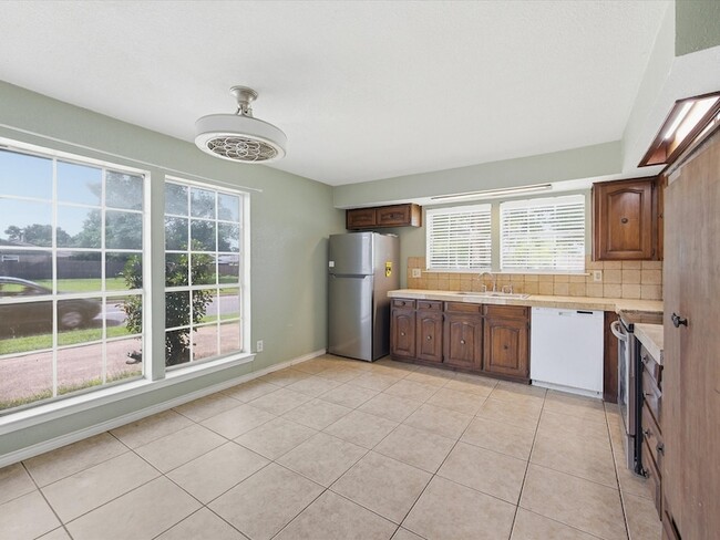 Building Photo - 7419 Lemonwood Ln