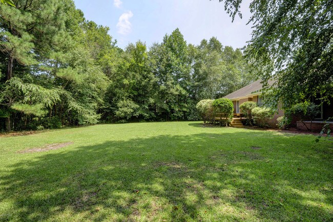 Building Photo - 203 Wagon Wheel Way