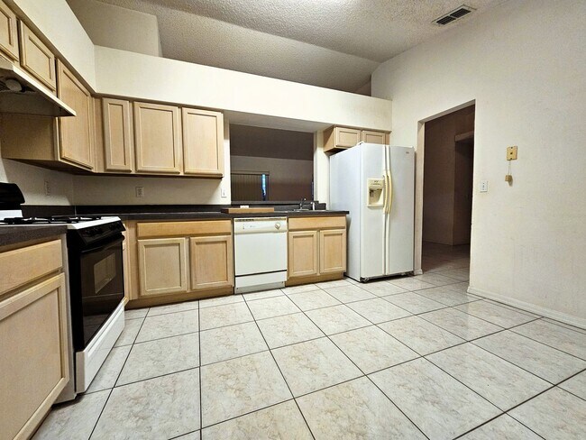 Building Photo - 13345 Pinyon Dr