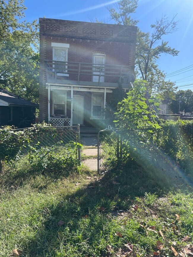 Primary Photo - 201 N 16 St