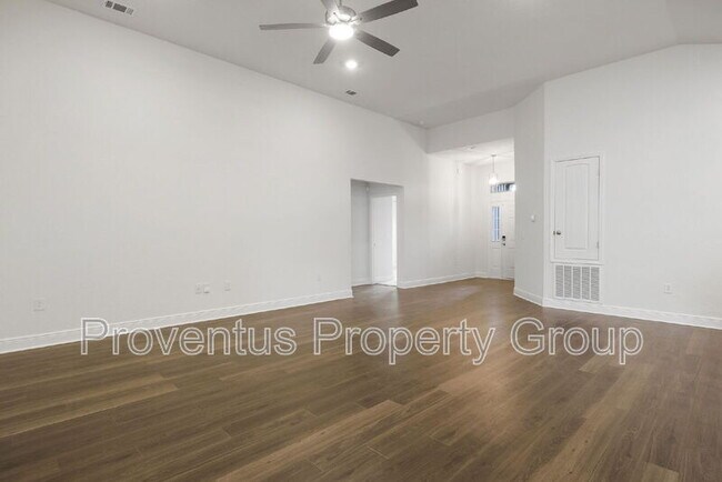 Building Photo - 2419 Privet Berry Dr