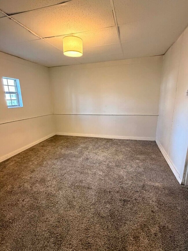 Building Photo - 210&amp;210 1/2 S Pearl