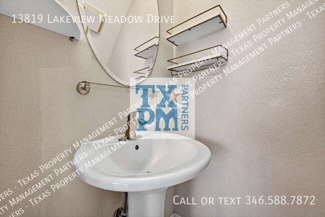 Building Photo - 13819 Lakeview Meadow Dr