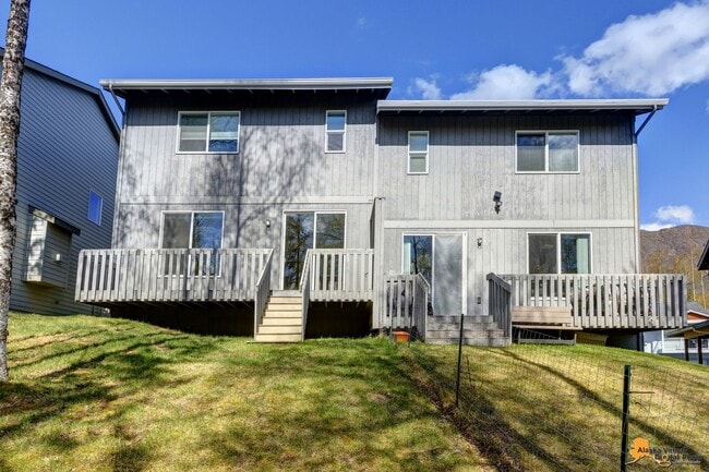 Building Photo - Beautiful 3-Bedroom Half Duplex in Eagle R...