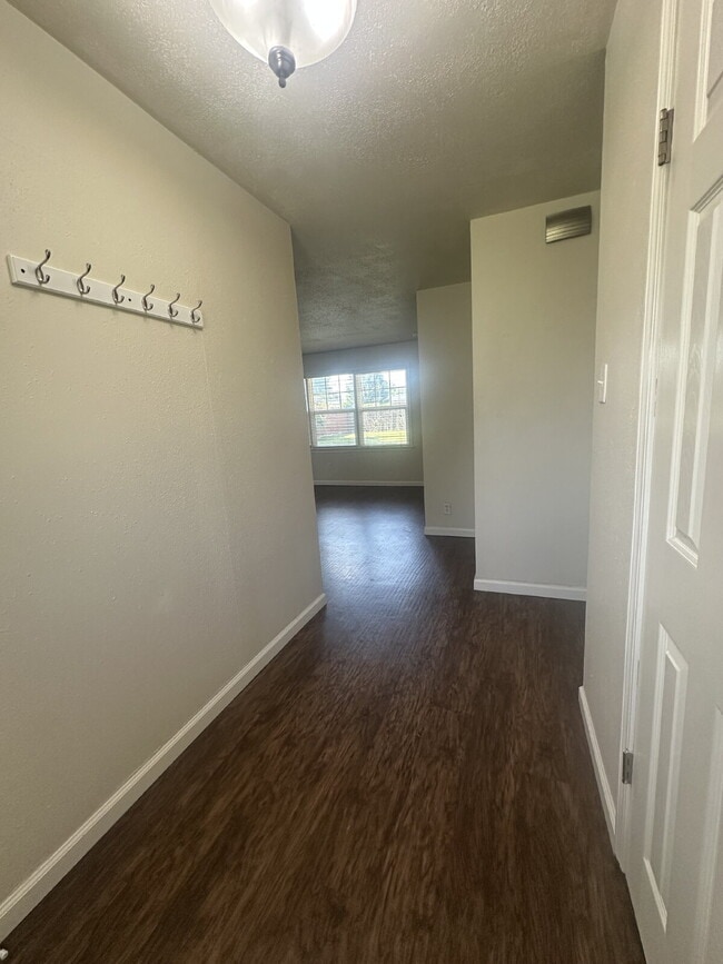 Building Photo - Pre-Leasing for Summer/Fall 2025!