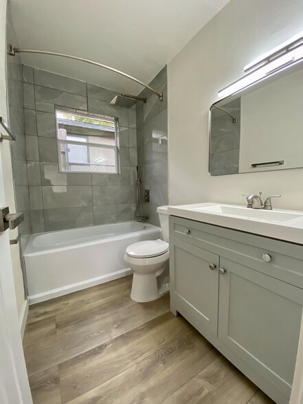 Full bathroom - 1201 Radcliff Dr