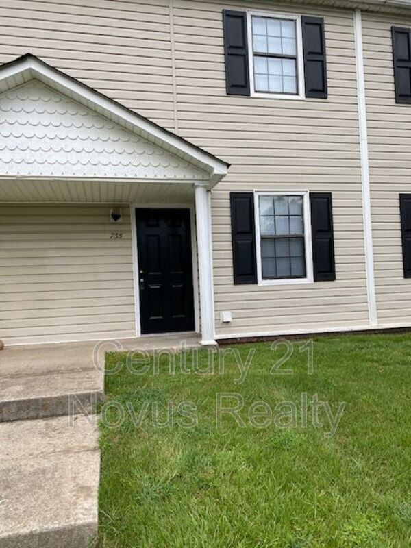 Building Photo - 735 South St